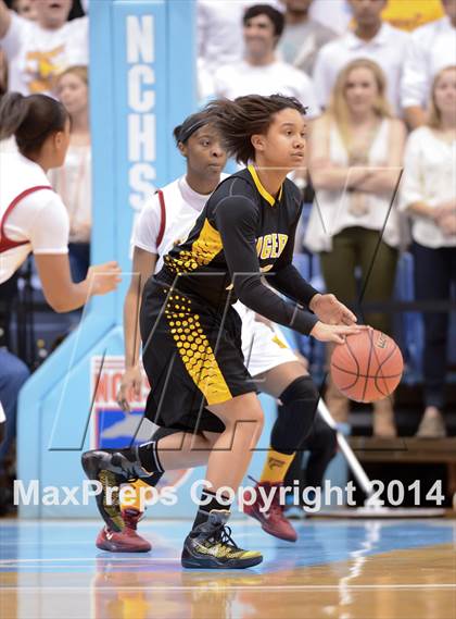 Thumbnail 2 in Hickory vs. Chapel Hill (NCHSAA 3A Final) photogallery.