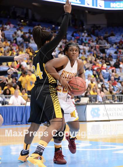 Thumbnail 1 in Hickory vs. Chapel Hill (NCHSAA 3A Final) photogallery.