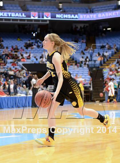 Thumbnail 1 in Hickory vs. Chapel Hill (NCHSAA 3A Final) photogallery.