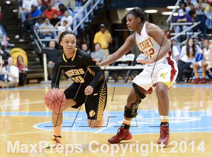 Thumbnail 3 in Hickory vs. Chapel Hill (NCHSAA 3A Final) photogallery.