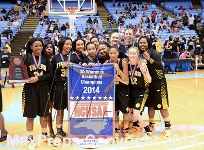 Thumbnail 1 in Hickory vs. Chapel Hill (NCHSAA 3A Final) photogallery.