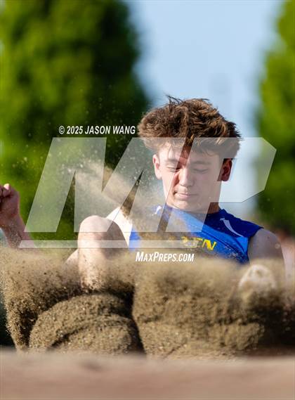 Thumbnail 1 in Bellevue @ Hazen (Long Jump) photogallery.
