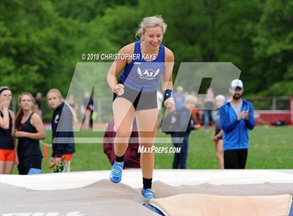 Thumbnail 3 in Southern Illinois River-to-River Conference Meet photogallery.
