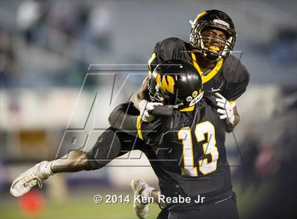 Thumbnail 1 in Central Valley vs. Archbishop Wood (PIAA Class AAA Final) photogallery.