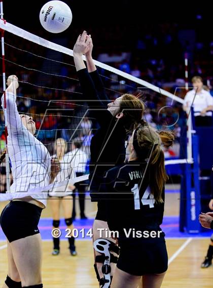 Thumbnail 3 in Valley vs. Coal Ridge (CHSAA 3A Playoff) photogallery.