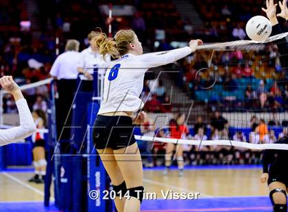 Thumbnail 2 in Valley vs. Coal Ridge (CHSAA 3A Playoff) photogallery.