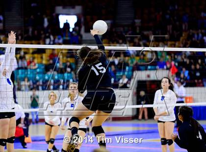 Thumbnail 2 in Valley vs. Coal Ridge (CHSAA 3A Playoff) photogallery.