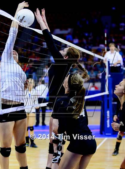 Thumbnail 2 in Valley vs. Coal Ridge (CHSAA 3A Playoff) photogallery.