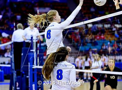 Thumbnail 1 in Valley vs. Coal Ridge (CHSAA 3A Playoff) photogallery.
