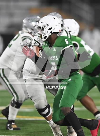 Thumbnail 2 in De La Salle vs. Lincoln (CIF State D1-AA Final) photogallery.
