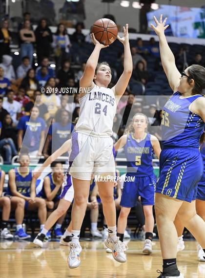 Thumbnail 2 in Grossmont vs. Carlsbad (CIF SDS D2 Final) photogallery.