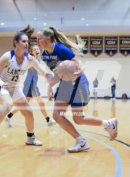 Thumbnail 3 in Grossmont vs. Carlsbad (CIF SDS D2 Final) photogallery.