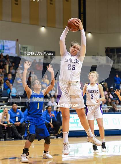 Thumbnail 1 in Grossmont vs. Carlsbad (CIF SDS D2 Final) photogallery.