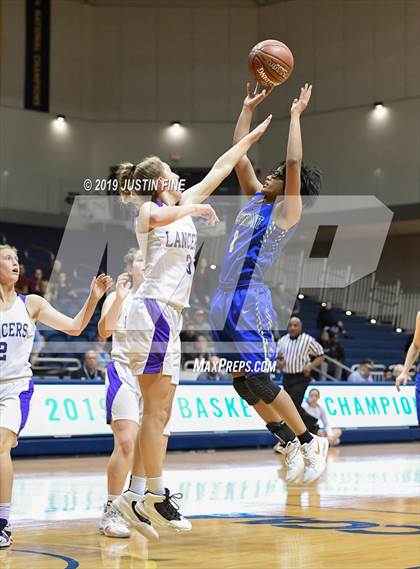 Thumbnail 3 in Grossmont vs. Carlsbad (CIF SDS D2 Final) photogallery.