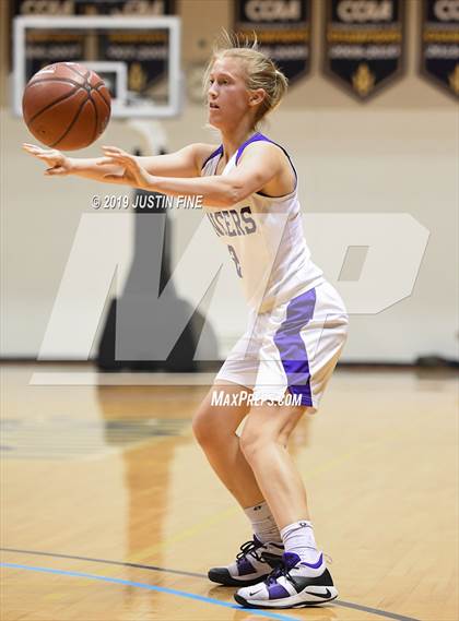 Thumbnail 2 in Grossmont vs. Carlsbad (CIF SDS D2 Final) photogallery.
