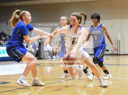 Thumbnail 2 in Grossmont vs. Carlsbad (CIF SDS D2 Final) photogallery.