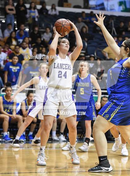 Thumbnail 3 in Grossmont vs. Carlsbad (CIF SDS D2 Final) photogallery.
