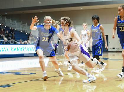 Thumbnail 3 in Grossmont vs. Carlsbad (CIF SDS D2 Final) photogallery.