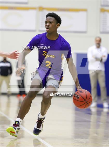 Thumbnail 2 in Lemoore vs Rocklin (Clovis Elks Holiday Tournament) photogallery.
