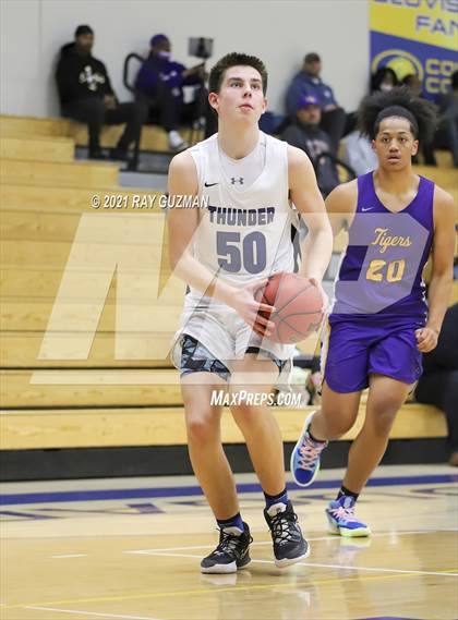 Thumbnail 2 in Lemoore vs Rocklin (Clovis Elks Holiday Tournament) photogallery.