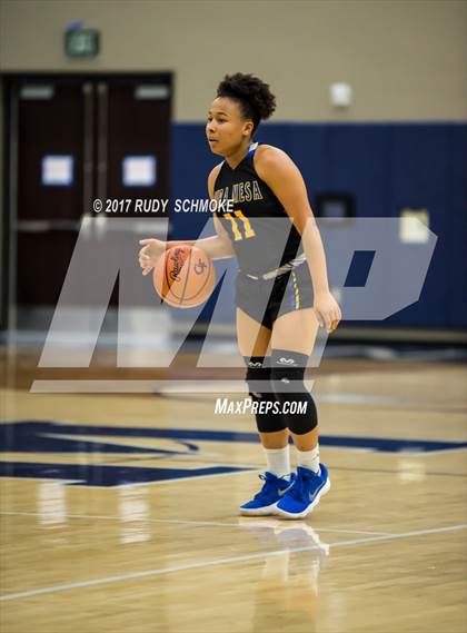 Thumbnail 3 in Del Norte vs. Mira Mesa (Knights of the Roundball Classic) photogallery.