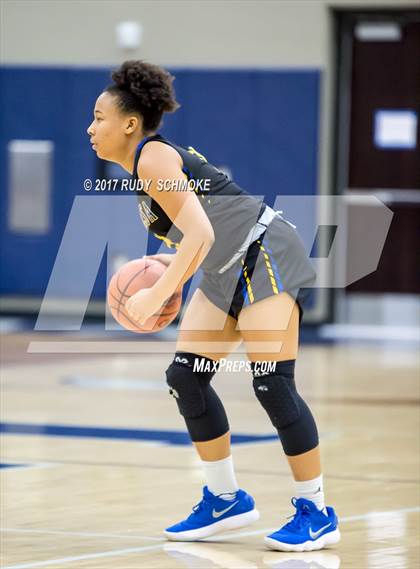 Thumbnail 2 in Del Norte vs. Mira Mesa (Knights of the Roundball Classic) photogallery.