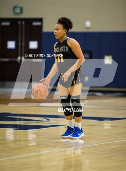 Thumbnail 2 in Del Norte vs. Mira Mesa (Knights of the Roundball Classic) photogallery.