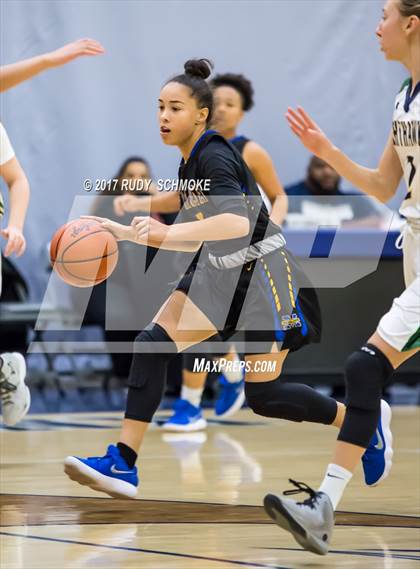 Thumbnail 2 in Del Norte vs. Mira Mesa (Knights of the Roundball Classic) photogallery.