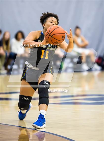 Thumbnail 2 in Del Norte vs. Mira Mesa (Knights of the Roundball Classic) photogallery.