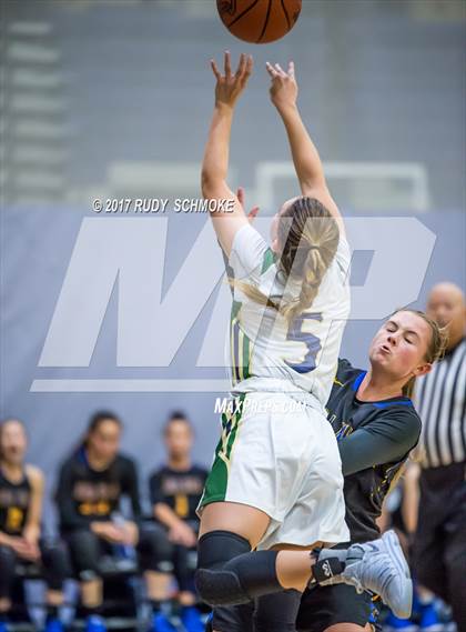 Thumbnail 2 in Del Norte vs. Mira Mesa (Knights of the Roundball Classic) photogallery.