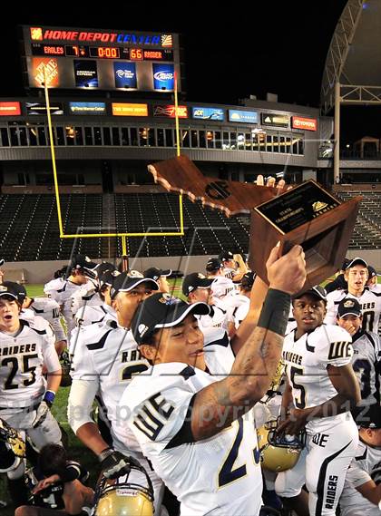 Thumbnail 2 in Central Catholic vs. Santa Fe Christian (CIF State D4 Final) photogallery.