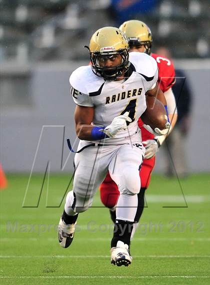 Thumbnail 2 in Central Catholic vs. Santa Fe Christian (CIF State D4 Final) photogallery.