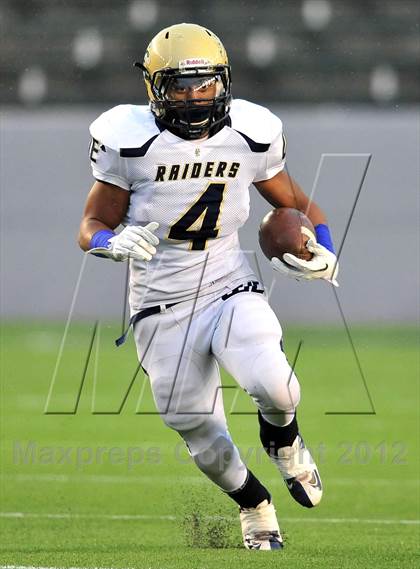 Thumbnail 3 in Central Catholic vs. Santa Fe Christian (CIF State D4 Final) photogallery.