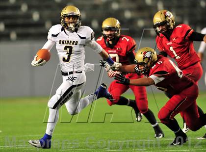 Thumbnail 3 in Central Catholic vs. Santa Fe Christian (CIF State D4 Final) photogallery.