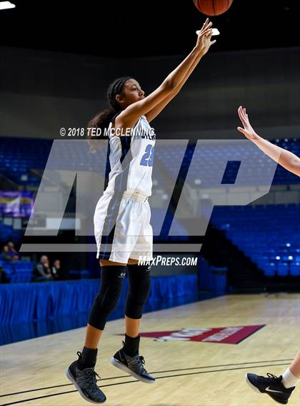 Thumbnail 3 in Sylvan Hills vs. Mt. St. Mary Academy photogallery.