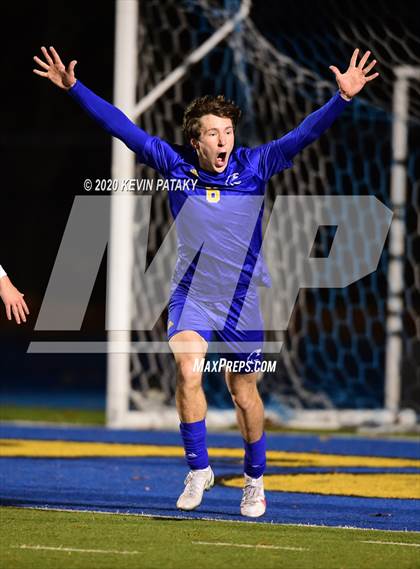 Thumbnail 2 in New Milford @ Newtown (SWC North Final) photogallery.