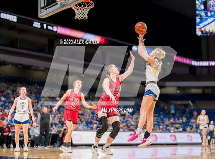 Thumbnail 3 in Lipan vs Gruver (UIL 3A Basketball State final) photogallery.
