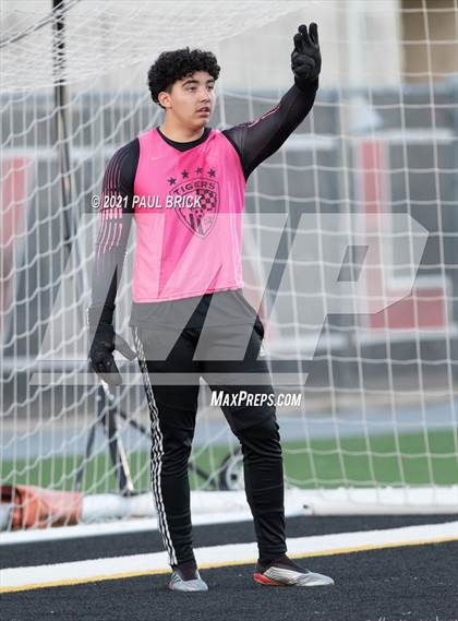 Thumbnail 2 in Lake Travis v Stony Point (UIL 6A Bi-District Playoff) photogallery.