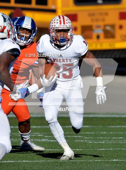 Thumbnail 3 in Bishop Gorman vs. Liberty (NIAA Class 4A Final) photogallery.
