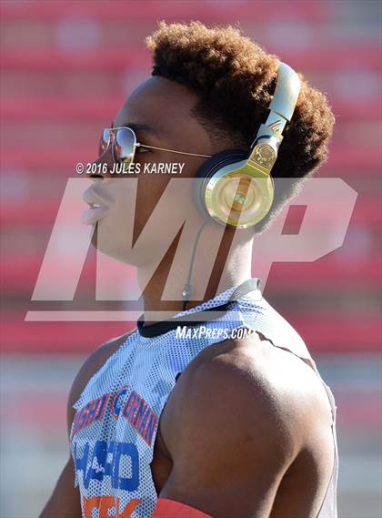 Thumbnail 1 in Bishop Gorman vs. Liberty (NIAA Class 4A Final) photogallery.