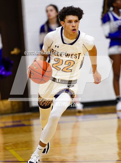 Thumbnail 2 in Bellevue East vs. Bellevue West (Metro Tournament) photogallery.