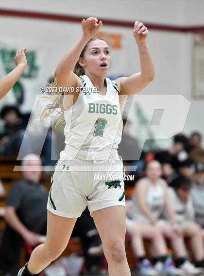 Thumbnail 2 in Rio Linda vs. Biggs (Love of the Game) photogallery.