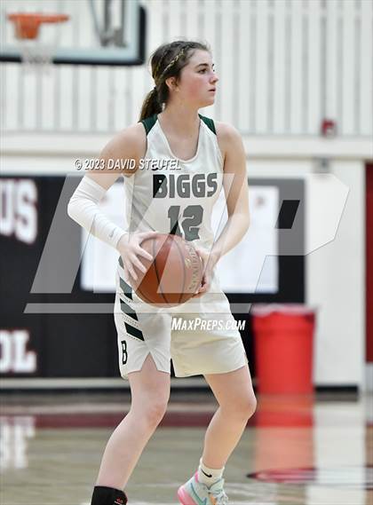 Thumbnail 3 in Rio Linda vs. Biggs (Love of the Game) photogallery.