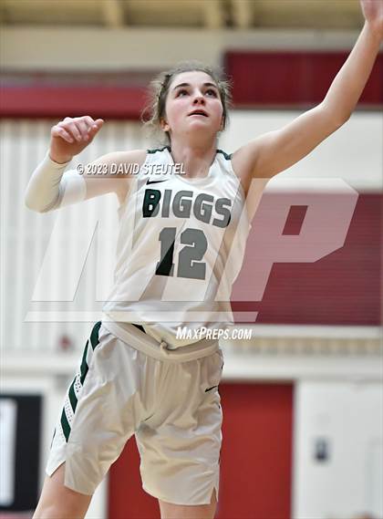 Thumbnail 1 in Rio Linda vs. Biggs (Love of the Game) photogallery.