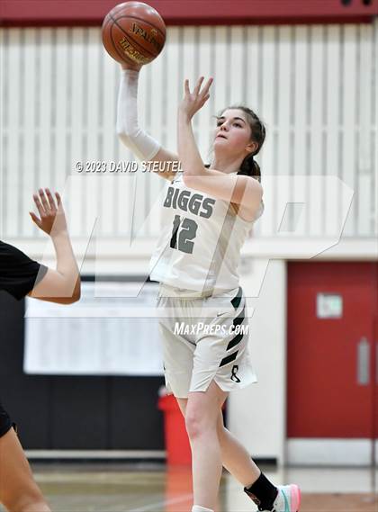 Thumbnail 2 in Rio Linda vs. Biggs (Love of the Game) photogallery.