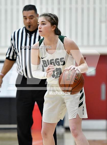 Thumbnail 1 in Rio Linda vs. Biggs (Love of the Game) photogallery.