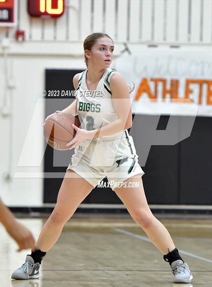 Thumbnail 1 in Rio Linda vs. Biggs (Love of the Game) photogallery.