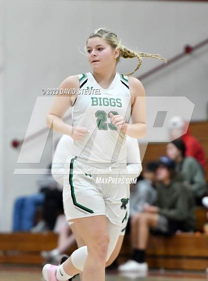 Thumbnail 3 in Rio Linda vs. Biggs (Love of the Game) photogallery.
