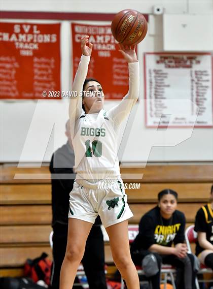 Thumbnail 3 in Rio Linda vs. Biggs (Love of the Game) photogallery.