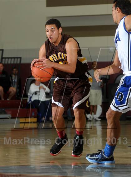 Thumbnail 2 in Dana Hills vs. El Camino (MaxPreps Holiday Classic) photogallery.